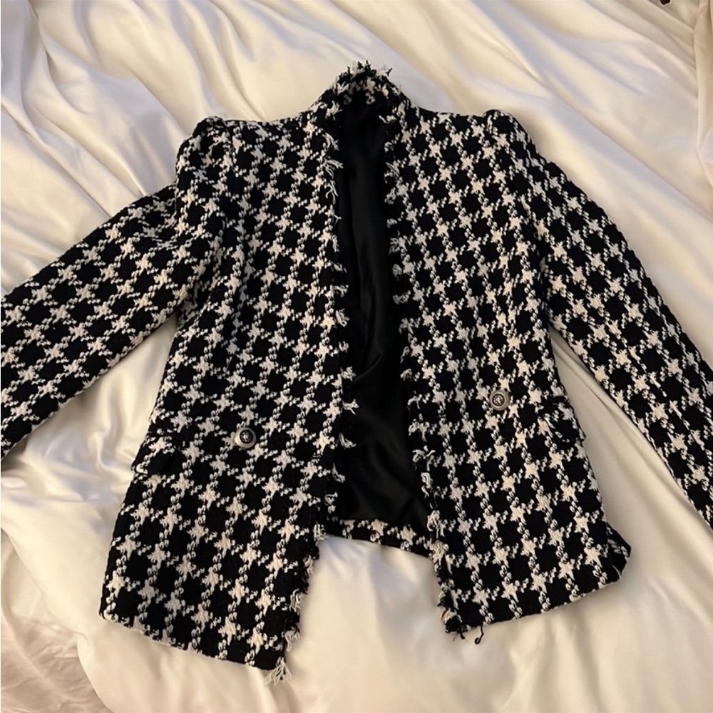 Zara, black and white blazer small / never worn.
